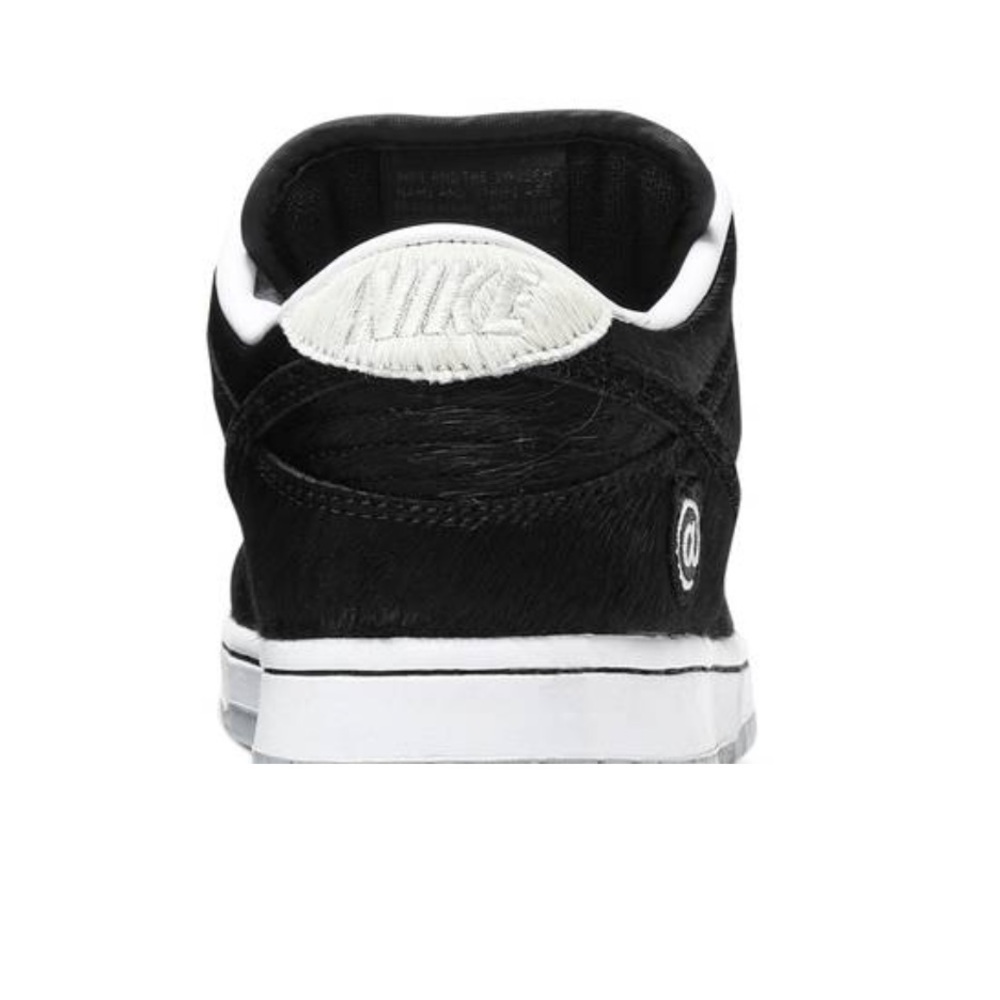 Nike SB Dunk Low Medicom Toy size 8 - Picture 2 of 10